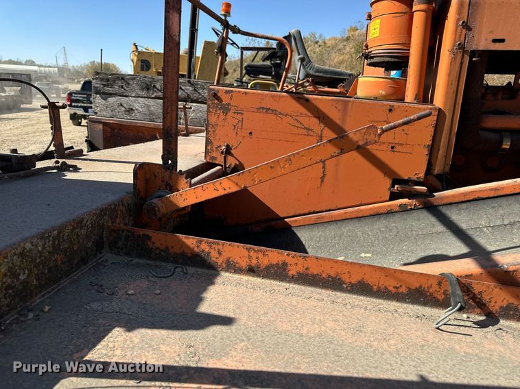 image for item DW2304 Etnyre U372 chip spreader