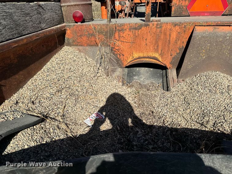 image for item DW2304 Etnyre U372 chip spreader