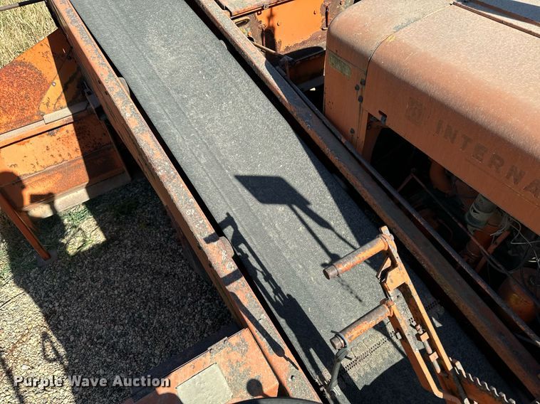 image for item DW2304 Etnyre U372 chip spreader