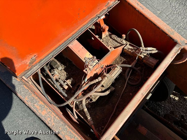 image for item DW2304 Etnyre U372 chip spreader