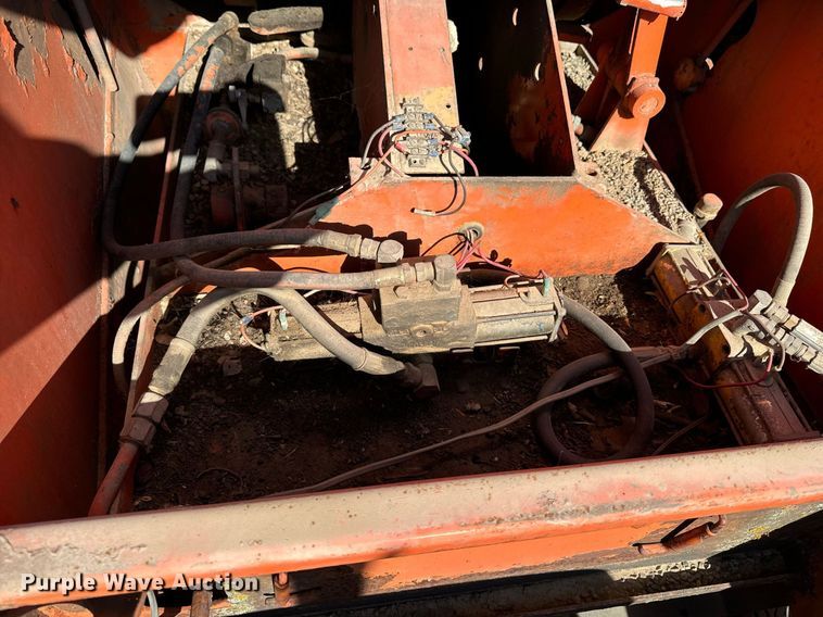 image for item DW2304 Etnyre U372 chip spreader