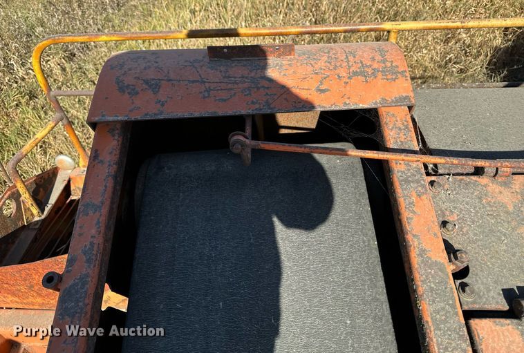 image for item DW2304 Etnyre U372 chip spreader