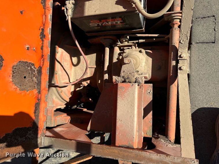 image for item DW2304 Etnyre U372 chip spreader