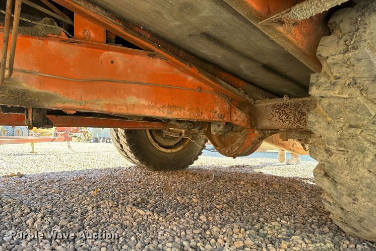 image for item DW2304 Etnyre U372 chip spreader