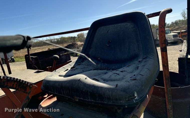 image for item DW2304 Etnyre U372 chip spreader