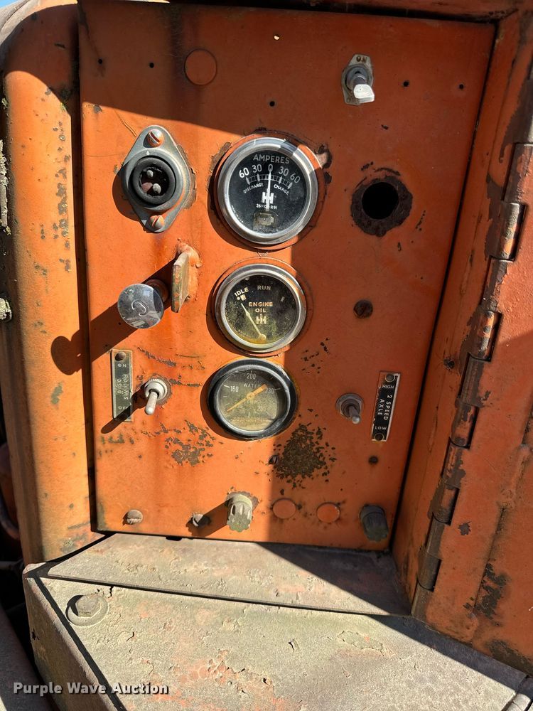 image for item DW2304 Etnyre U372 chip spreader