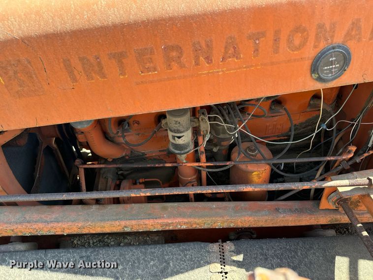 image for item DW2304 Etnyre U372 chip spreader