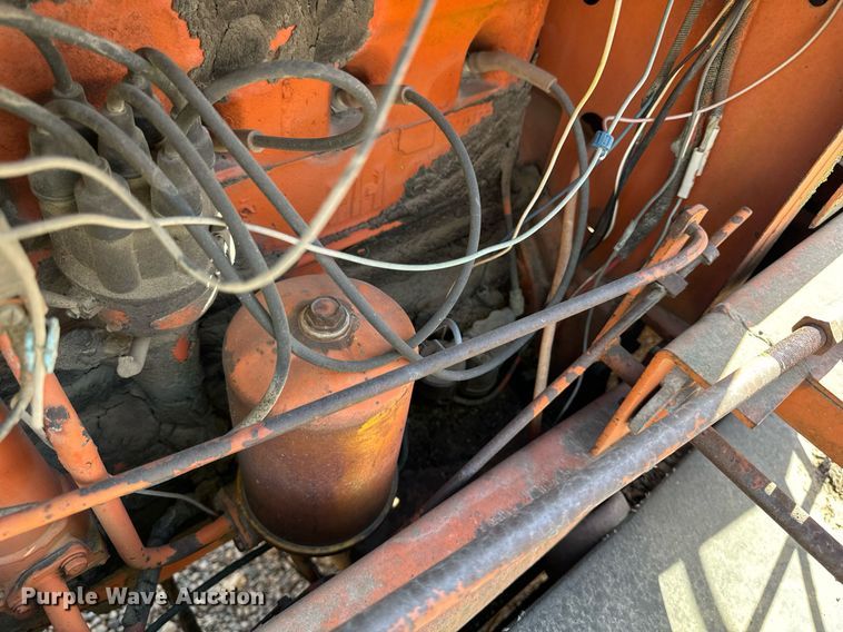 image for item DW2304 Etnyre U372 chip spreader