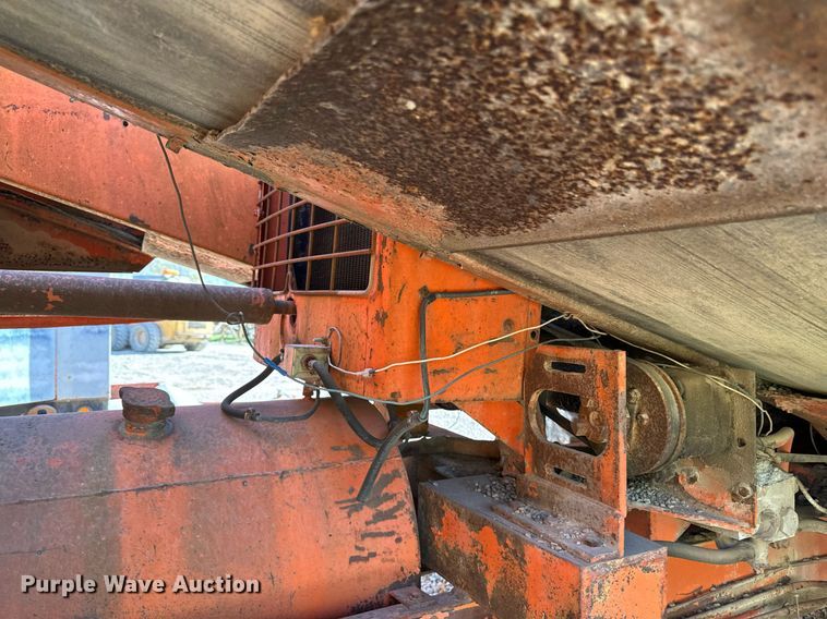 image for item DW2304 Etnyre U372 chip spreader