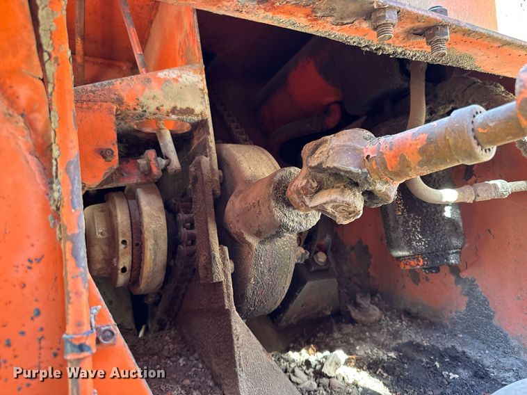 image for item DW2304 Etnyre U372 chip spreader