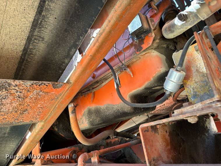 image for item DW2304 Etnyre U372 chip spreader