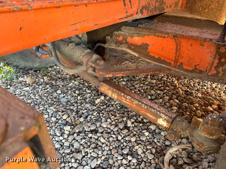 image for item DW2304 Etnyre U372 chip spreader