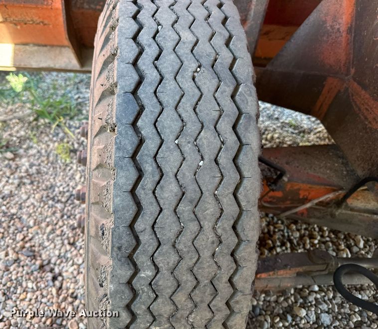 image for item DW2304 Etnyre U372 chip spreader