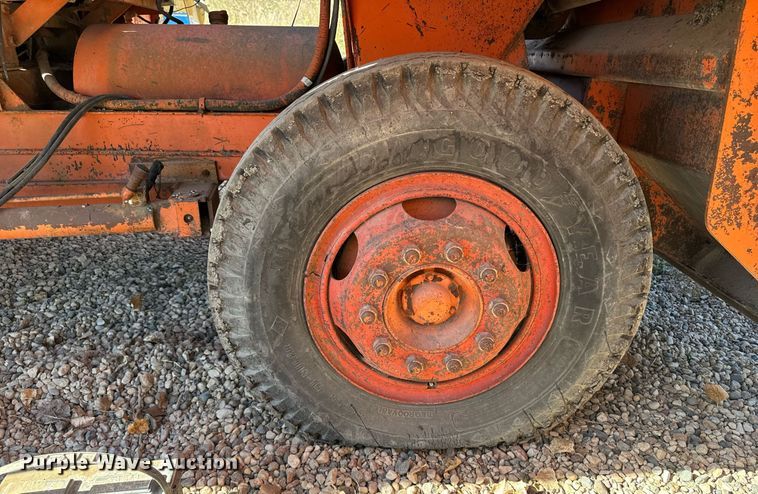 image for item DW2304 Etnyre U372 chip spreader