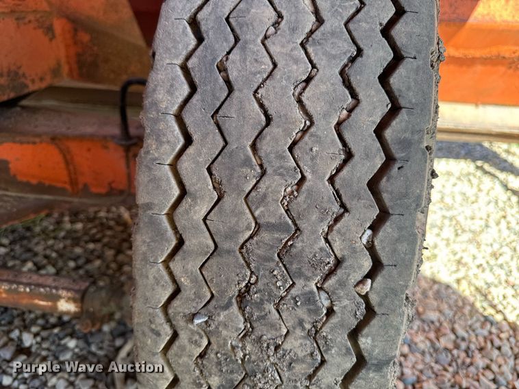 image for item DW2304 Etnyre U372 chip spreader