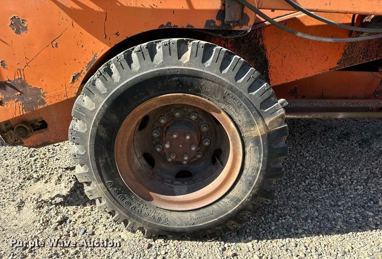 image for item DW2304 Etnyre U372 chip spreader