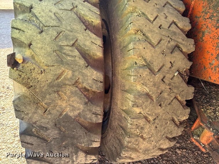 image for item DW2304 Etnyre U372 chip spreader