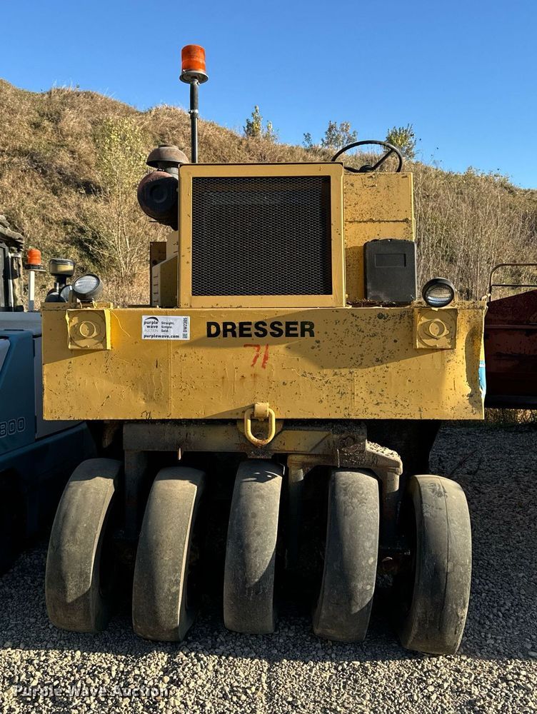 image for item DW2305 Dresser P-3000 pneumatic roller