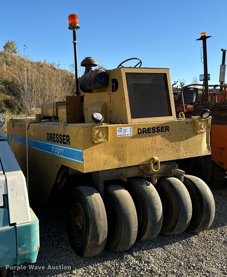 image for item DW2305 Dresser P-3000 pneumatic roller