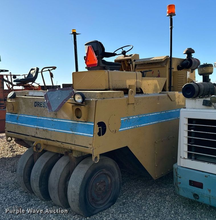 image for item DW2305 Dresser P-3000 pneumatic roller