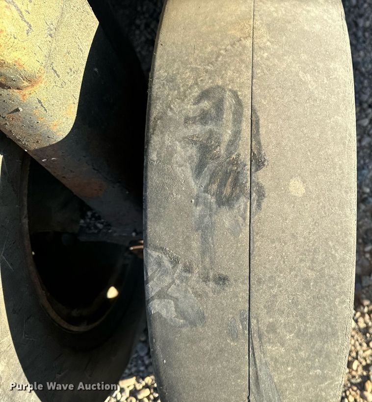 image for item DW2305 Dresser P-3000 pneumatic roller