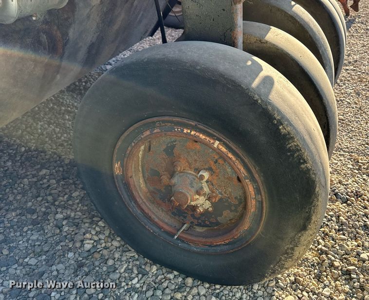 image for item DW2305 Dresser P-3000 pneumatic roller