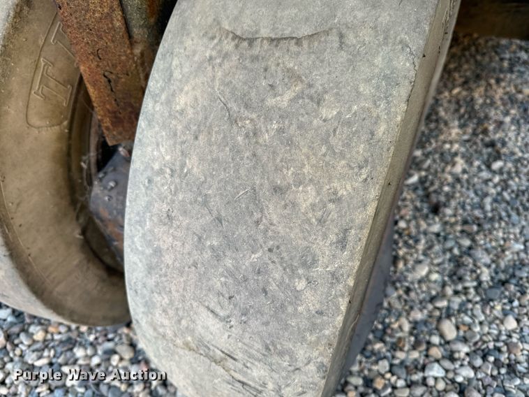 image for item DW2305 Dresser P-3000 pneumatic roller