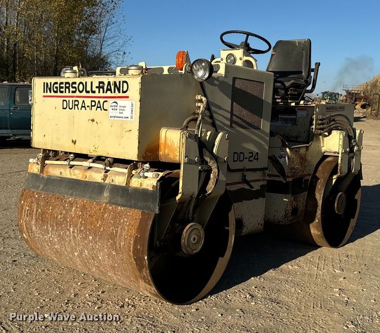 image for item DW2307 1995 Ingersoll Rand DD24 double drum vibratory roller