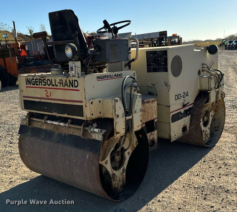 image for item DW2307 1995 Ingersoll Rand DD24 double drum vibratory roller