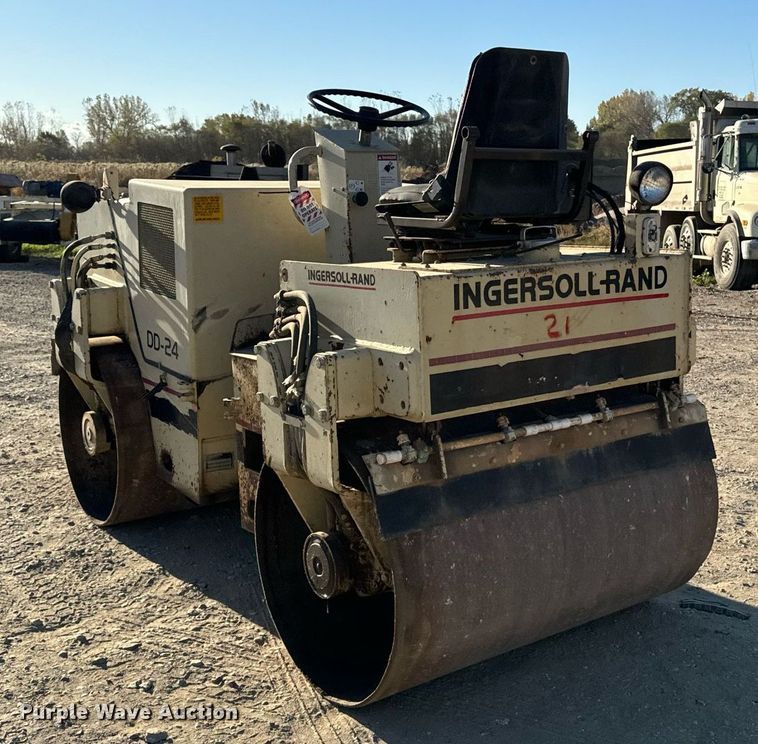 image for item DW2307 1995 Ingersoll Rand DD24 double drum vibratory roller