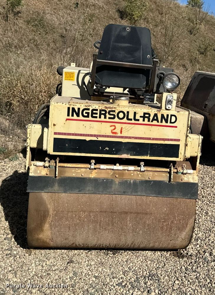 image for item DW2307 1995 Ingersoll Rand DD24 double drum vibratory roller