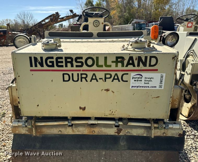 image for item DW2307 1995 Ingersoll Rand DD24 double drum vibratory roller