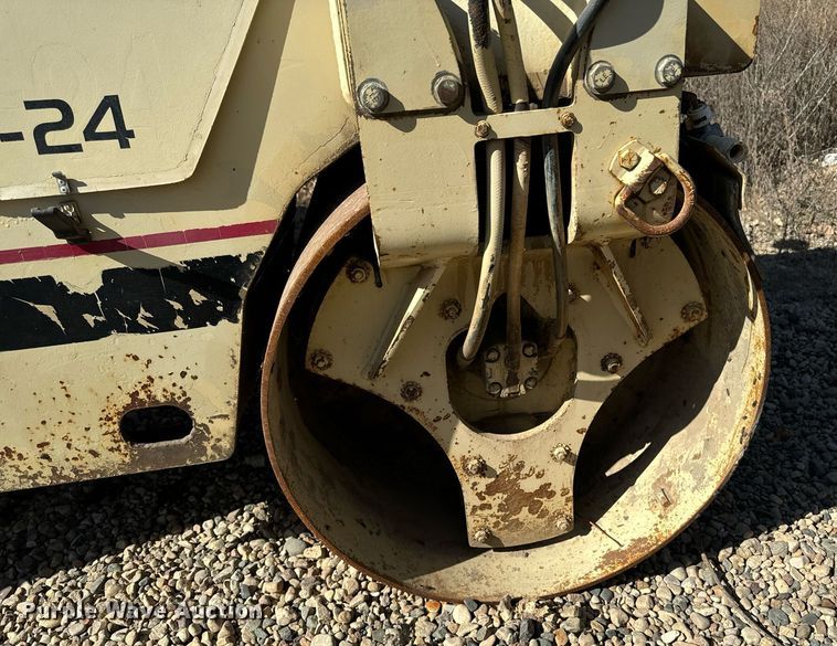 image for item DW2307 1995 Ingersoll Rand DD24 double drum vibratory roller