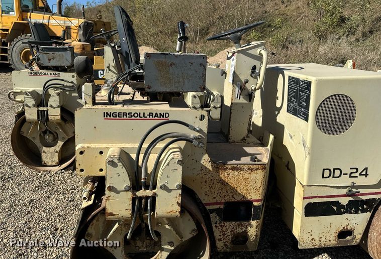image for item DW2307 1995 Ingersoll Rand DD24 double drum vibratory roller