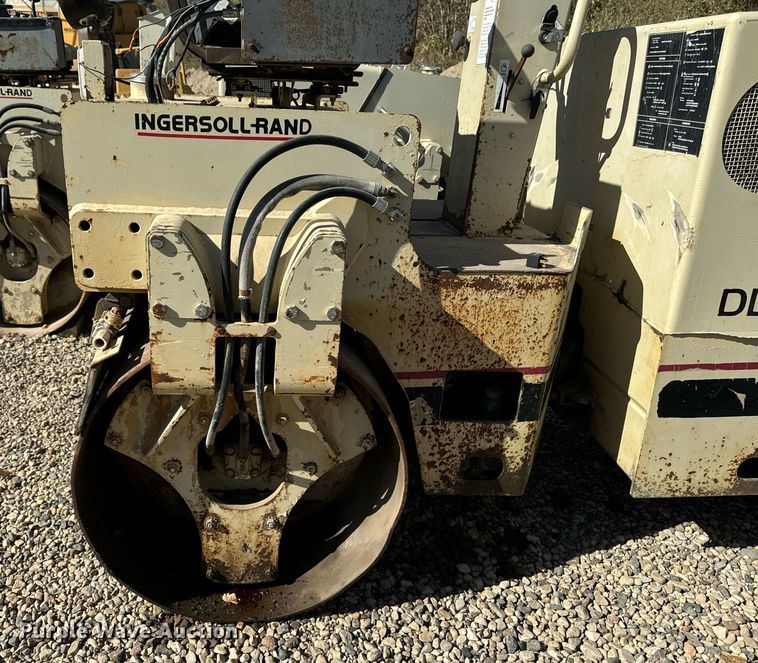 image for item DW2307 1995 Ingersoll Rand DD24 double drum vibratory roller