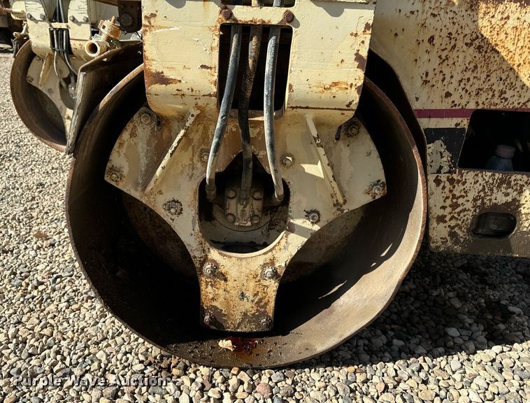image for item DW2307 1995 Ingersoll Rand DD24 double drum vibratory roller