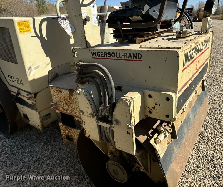 image for item DW2307 1995 Ingersoll Rand DD24 double drum vibratory roller
