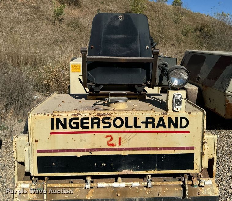 image for item DW2307 1995 Ingersoll Rand DD24 double drum vibratory roller