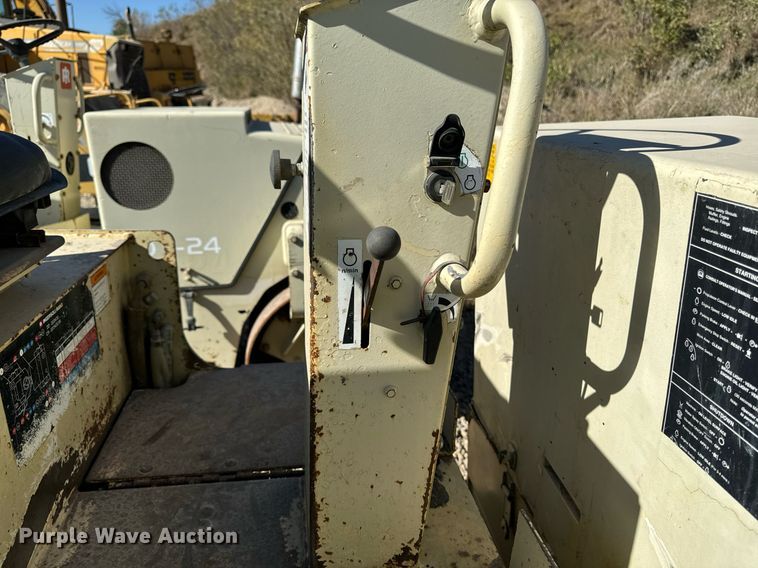 image for item DW2307 1995 Ingersoll Rand DD24 double drum vibratory roller