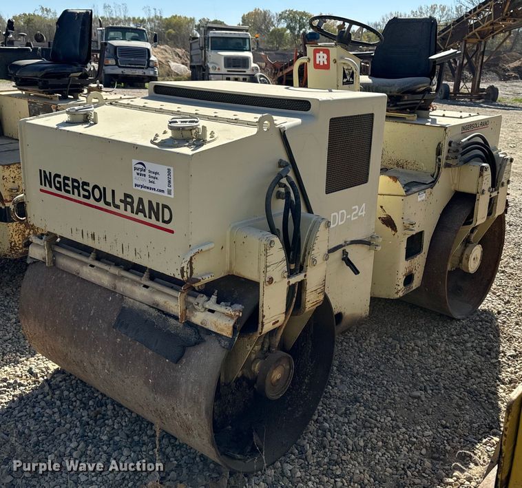 image for item DW2308 1994 Ingersoll Rand DD24 double drum vibratory roller
