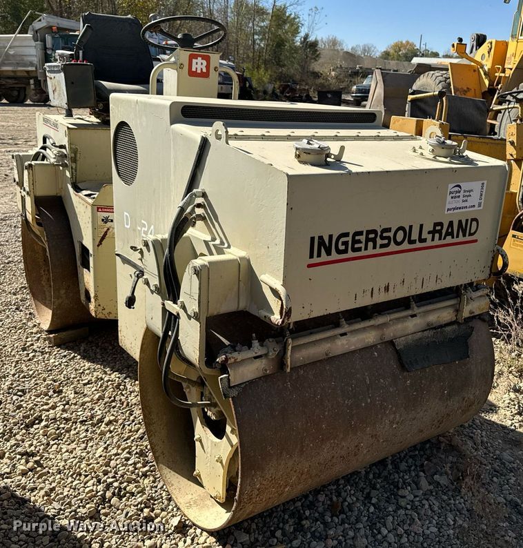 image for item DW2308 1994 Ingersoll Rand DD24 double drum vibratory roller