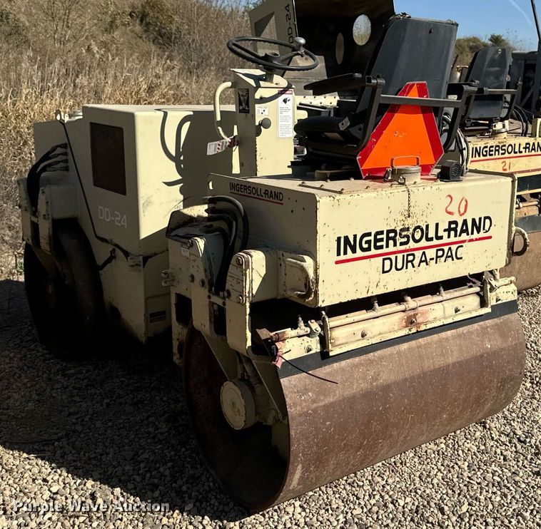 image for item DW2308 1994 Ingersoll Rand DD24 double drum vibratory roller
