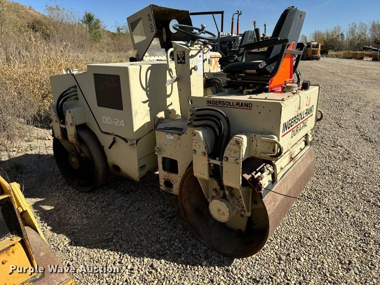 image for item DW2308 1994 Ingersoll Rand DD24 double drum vibratory roller