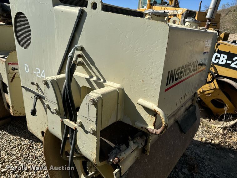 image for item DW2308 1994 Ingersoll Rand DD24 double drum vibratory roller