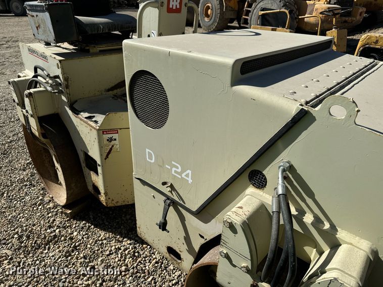 image for item DW2308 1994 Ingersoll Rand DD24 double drum vibratory roller