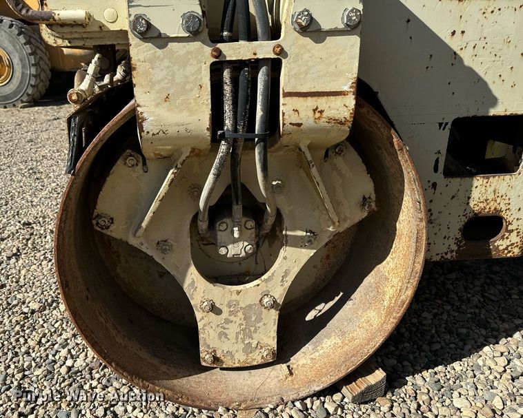 image for item DW2308 1994 Ingersoll Rand DD24 double drum vibratory roller