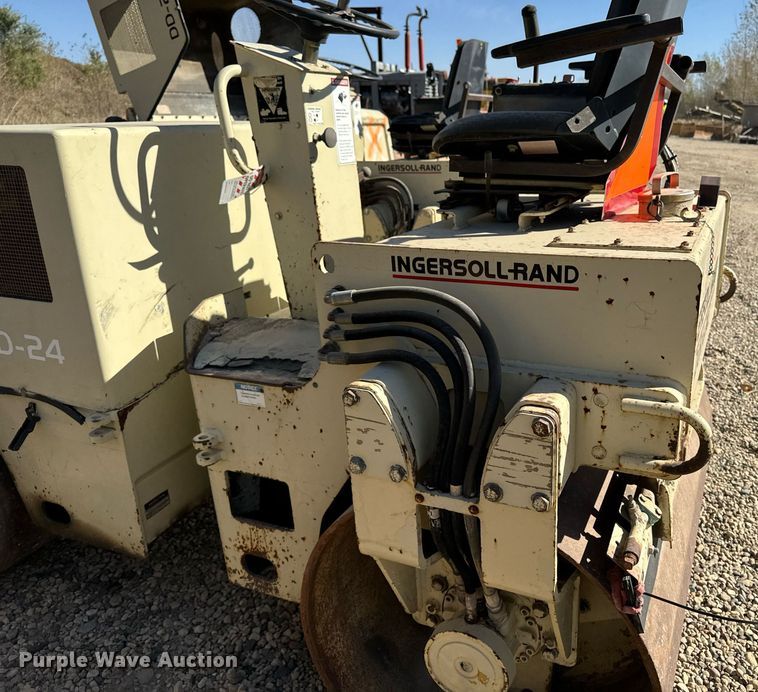 image for item DW2308 1994 Ingersoll Rand DD24 double drum vibratory roller
