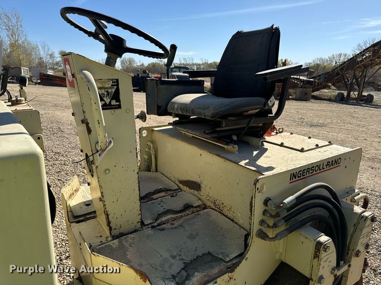 image for item DW2308 1994 Ingersoll Rand DD24 double drum vibratory roller