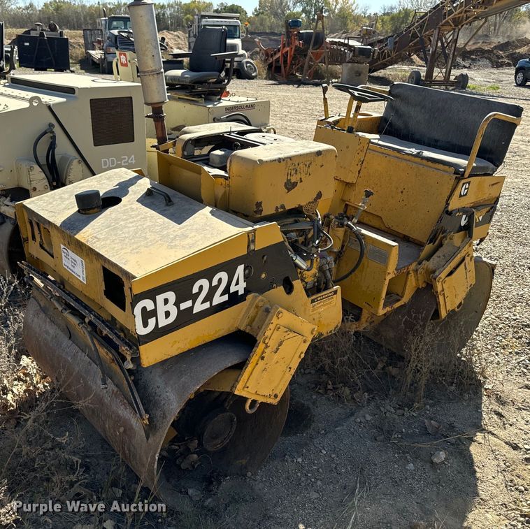 image for item DW2309 1987 Caterpillar CB-224 double drum vibratory roller