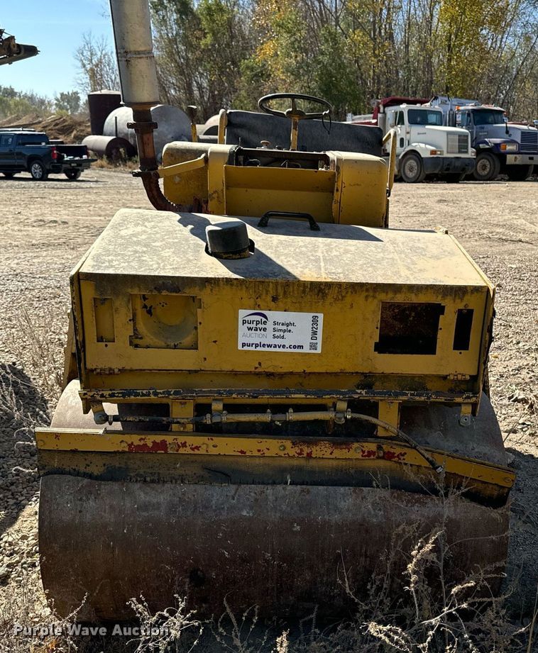 image for item DW2309 1987 Caterpillar CB-224 double drum vibratory roller